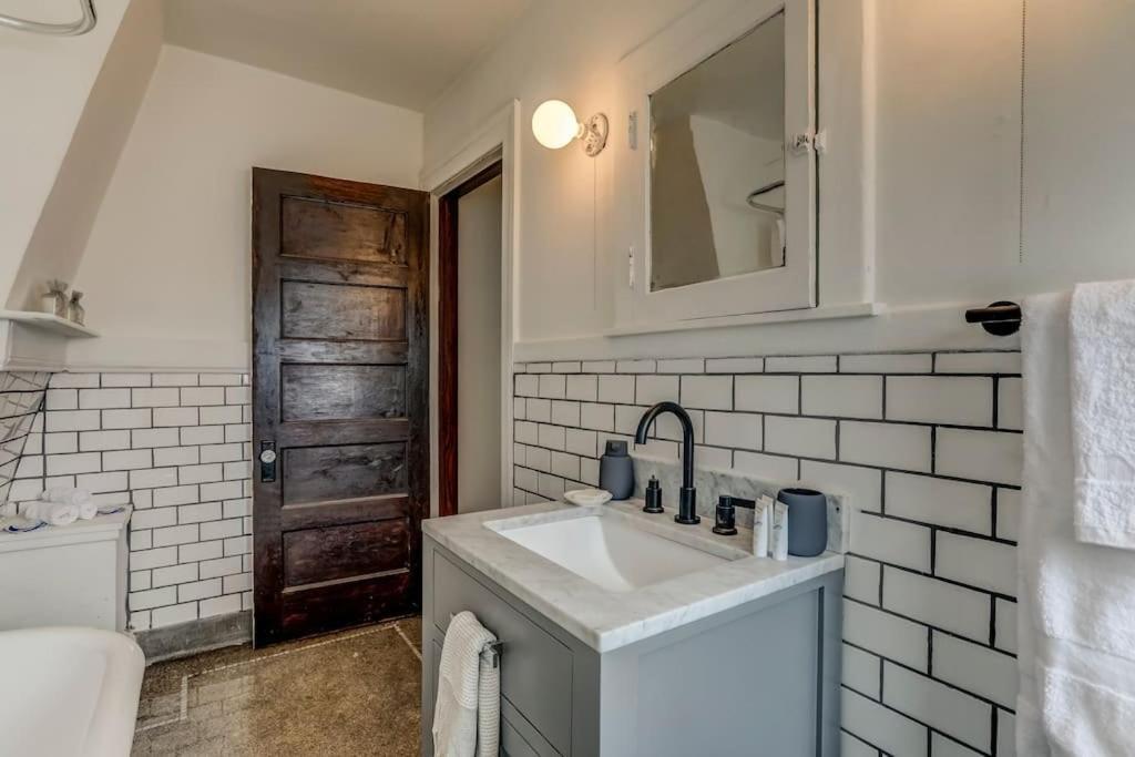 Villa Luxe Mid-Century Styled Historic Townhouse #1 Detroit Esterno foto